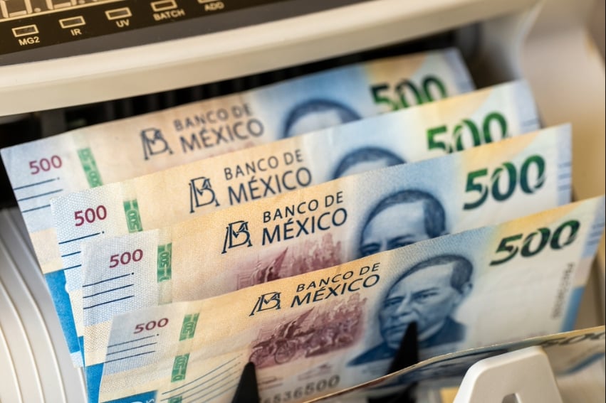 El peso mexicano alcanza su nivel más alto frente al dólar en 6 meses