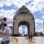 Resumen semanal de México: Cambio de fugitivos, disputa de fresas y un peso más fuerte