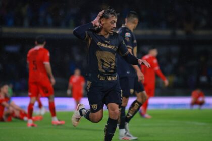 Título: Gol de último minuto le da a Pumas un empate contra Necaxa