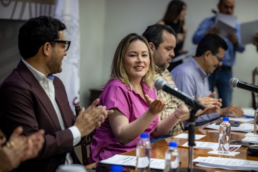 Yeraldine Bonilla informa sobre progreso en vivienda y seguridad legal en Sinaloa