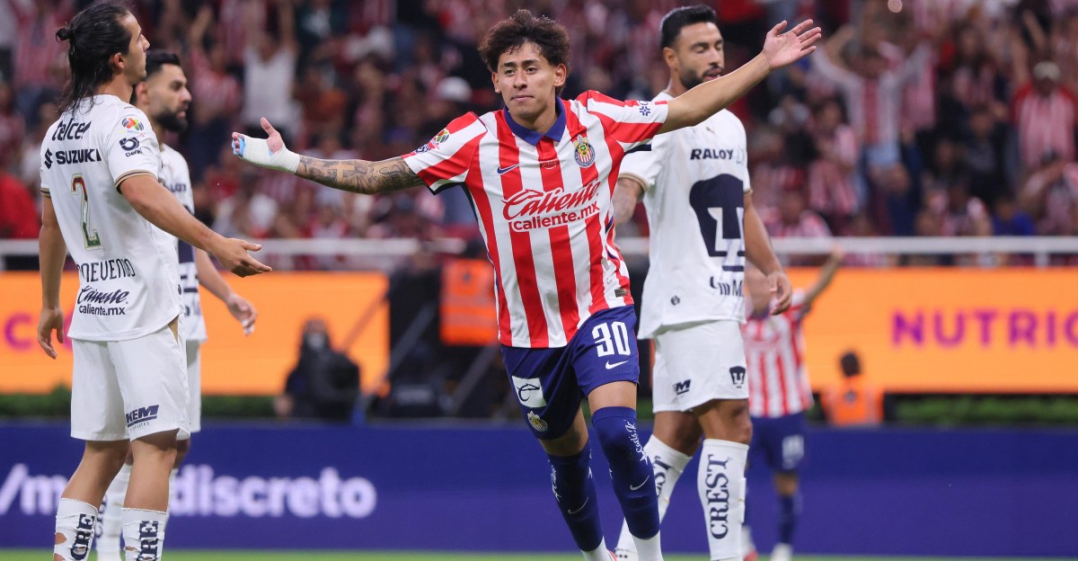 Chivas alcanza la cima de la Liga MX tras vencer a Pumas