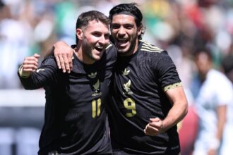 Dos delanteros mexicanos en busca de una nueva oportunidad esta temporada