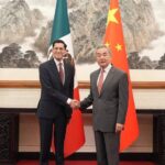 El canciller de México busca puntos en común con China en Beijing