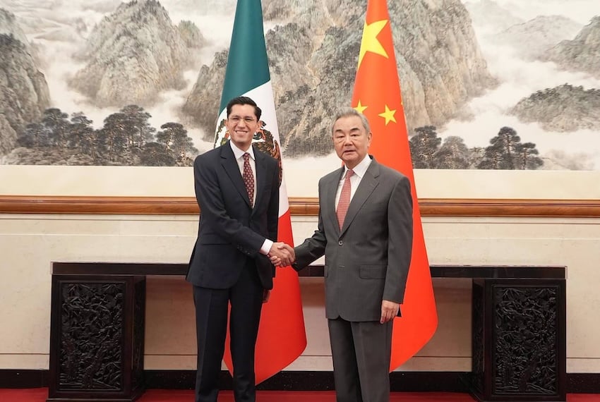 El canciller de México busca puntos en común con China en Beijing