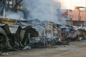 Incendio afecta a 108 puestos en el Mercado Central de Acapulco