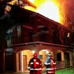 Incendio arrasador desatado por un rayo en Bugambilias, salón de eventos