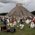 Más de 7,000 personas desafían las nubes para reunirse en Chichén Itzá en el equinoccio