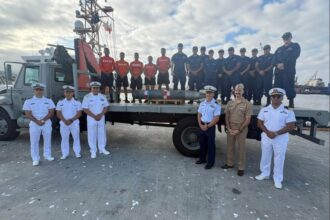 Pescadores de Ensenada atrapan una presa inusual: Un torpedo militar de EE. UU.