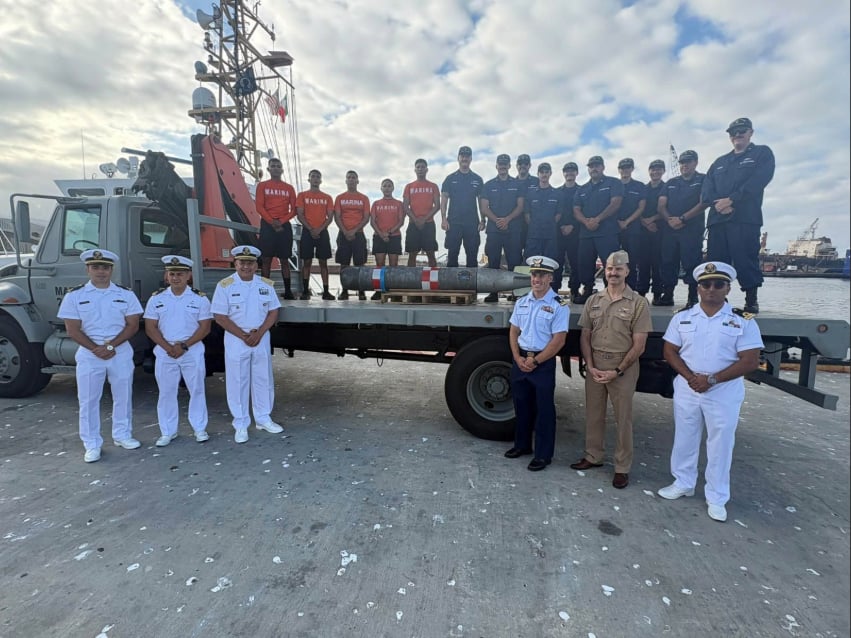 Pescadores de Ensenada atrapan una presa inusual: Un torpedo militar de EE. UU.
