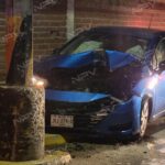Chofer de Uber choca contra un poste al esquivar a un perro en La Floresta