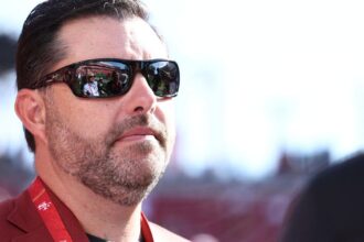 Dueño de los 49ers Jed York suspendido por 6 juegos tras su arresto en redada de prostitución
