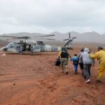 El ejército rescata a 32 personas en Ensenada mientras las inundaciones y deslizamientos ponen en peligro vidas en la costa del Pacífico mexicano.