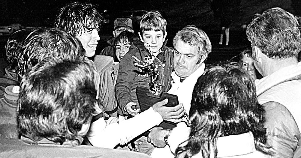 Entrenador de fútbol recordado por llevar a los Diablos a su único título estatal en 1979