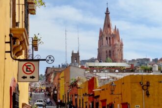 Foro Nuevo de MND Local San Miguel de Allende: Ayuda a migrantes y reconocimientos locales