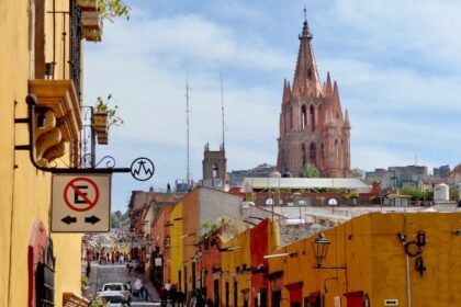 Foro Nuevo de MND Local San Miguel de Allende: Ayuda a migrantes y reconocimientos locales