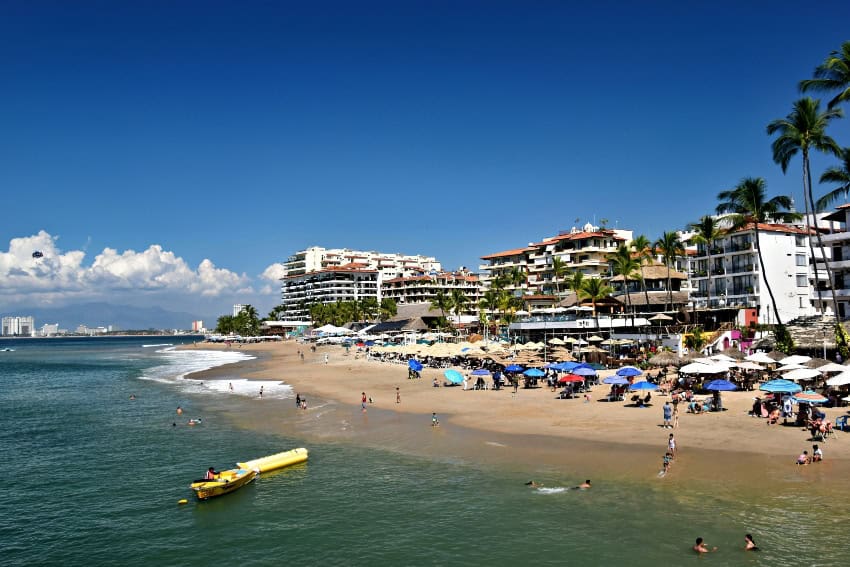 Huracanes en Puerto Vallarta: Impacto en campos de golf y fuentes de agua potable gratuita