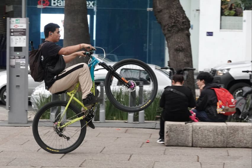 México impone aranceles antidumping de seis meses a las bicicletas chinas económicas.