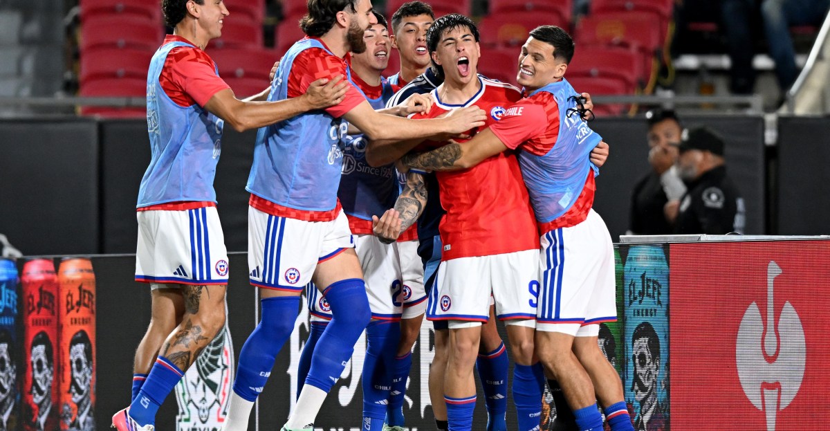 México vuelve a la crisis tras perder contra Chile en un final desastroso de la gira amistosa de la FIFA.