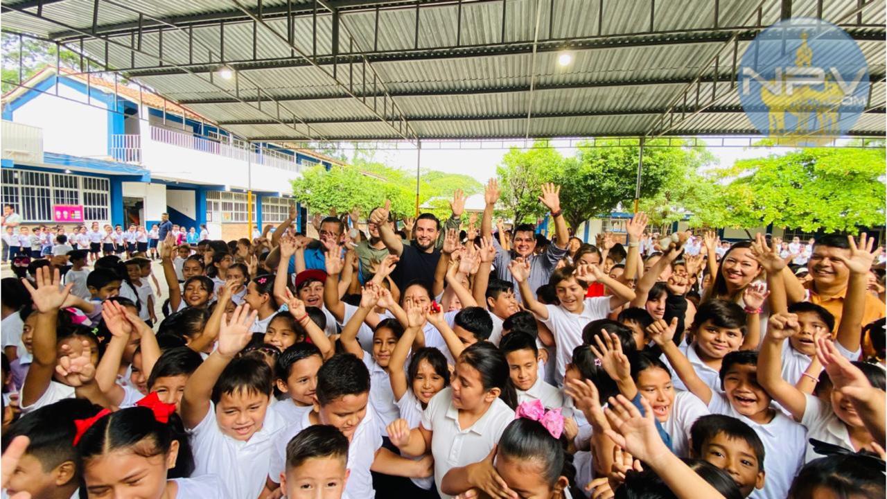 Nuevos dispensadores de agua modernos en la Primaria Solidaridad de Ixtapa