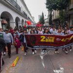 Resumen de la semana en México: el peso cae a 18 mientras seguridad escolar, tormentas y negociaciones comerciales dominan