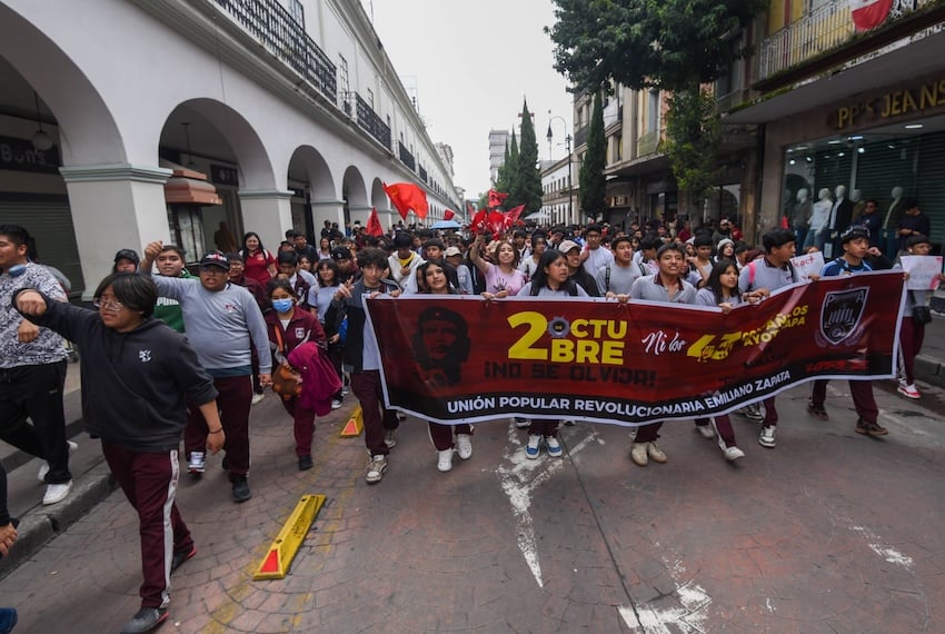 Resumen de la semana en México: el peso cae a 18 mientras seguridad escolar, tormentas y negociaciones comerciales dominan
